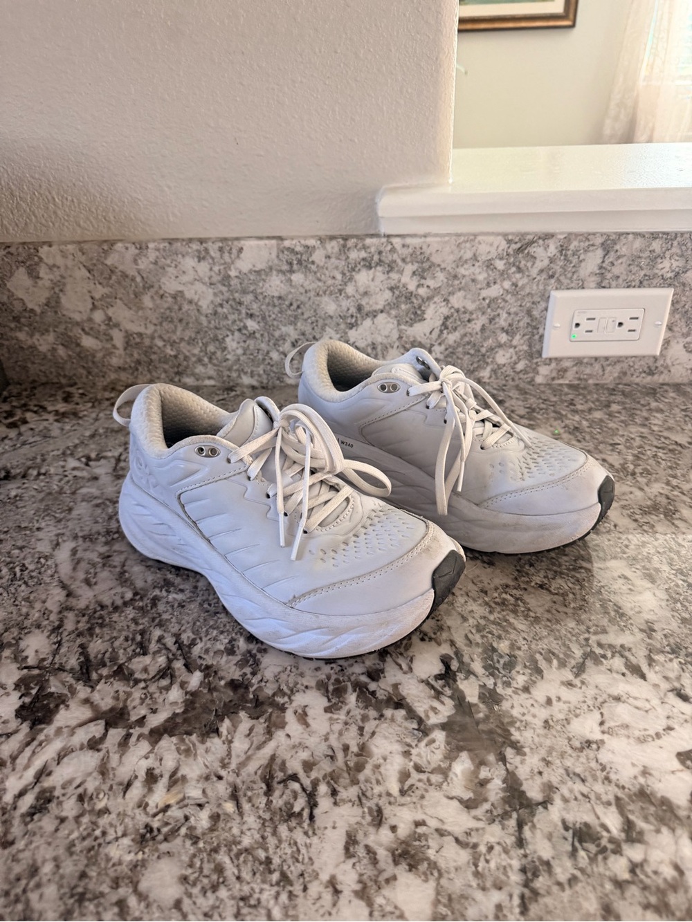 Hoka Women's Bondi SR in White